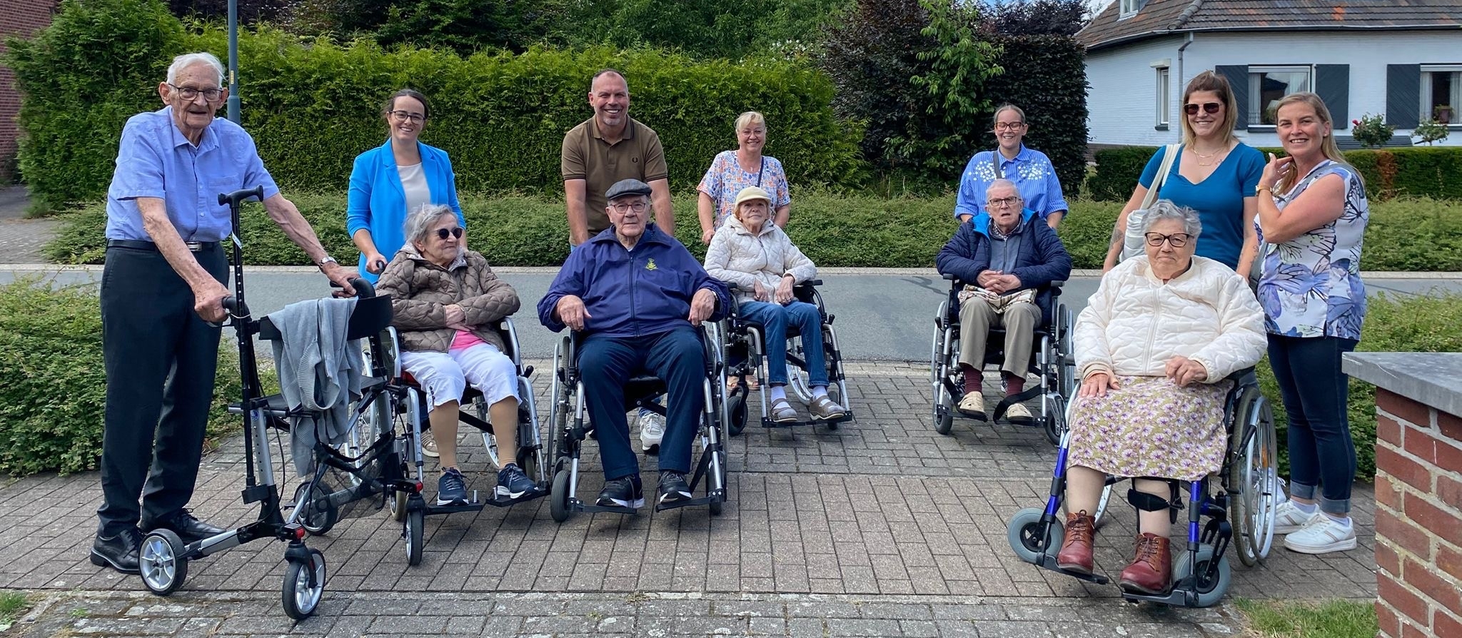 Diensenthuis en bewoners WZC Voorzienigheid